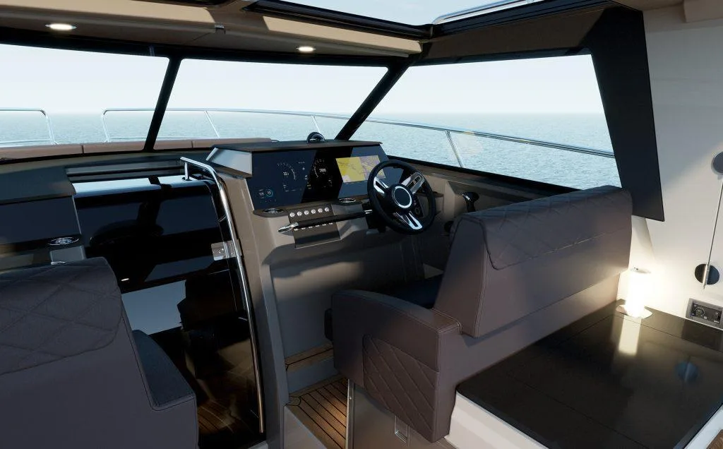Modern motor yat kokpit ve dümen alanı